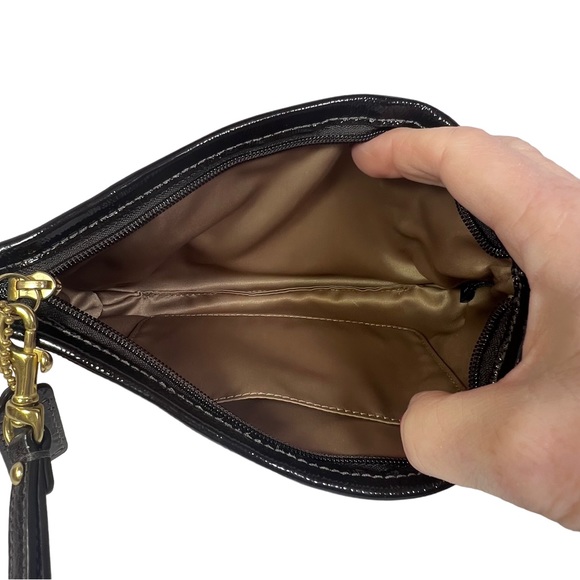 Coach Madison Horse & Carriage Pleated Op Art Wristlet Clutch — Classic Jacquard - Picture 14 of 14